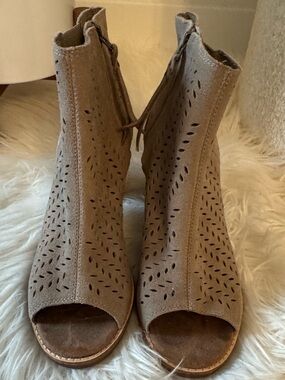 Women's Taupe Perforated Peep-Toe Ankle Boots - Toms